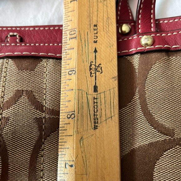 Authentic wine and brown monogram Coach shoulder bag. - Picture 8 of 10